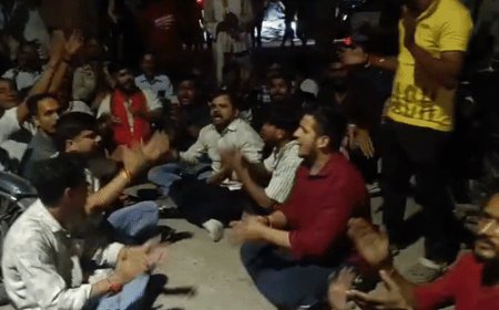 प्रतिबंधित मांस के शक में 2 युवकों को पीटा:सरगना की गिरफ्तारी के लिए जूही थाने में हंगामा, गेट पर हनुमान चालीसा पढ़ी
