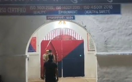 सुल्तानपुर जेल में कैदी ने फांसी लगाकर जान दी:पेड़ पर बेडशीट से बनाया फंदा, अमेठी पुलिस ने 29 दिन पहले भेजा था जेल