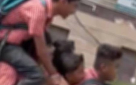 मेरठ में 7 छात्रों के खतरनाक स्टंट:पुलिस ने दर्ज किया मुकदमा, चालक के कंधे पर बैठा था सातवां छात्र