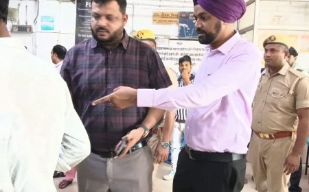 सुल्तानपुर में तेज रफ्तार रोडवेज बस ट्रक में घुसी:आधा दर्जन यात्री घायल, मेडिकल कॉलेज में भर्ती; डीएम-सीएमओ ने लिया इलाज का जायजा