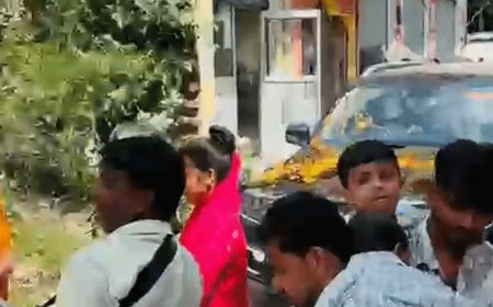 बेटी के जन्म पर ढोल-नगाड़े संग स्वागत:फतेहाबाद में बच्ची का गृहप्रवेश, चेयरमैन राजेश कुशवाह ने बांटी खुशियां