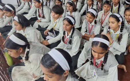 बुलंदशहर में भगत सिंह की 119वीं जयंती मनाई गई:छात्रों ने देशभक्ति गीत और नाटक से दी श्रद्धांजलि, प्रधानाचार्या ने बताया सोच