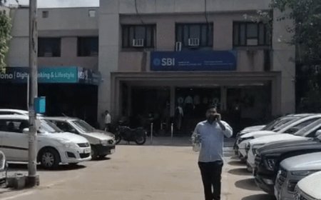 आगरा में टली बैंकों की तीन दिन की हड़ताल:IBA और UFBU की बैठक में बनी सहमति, सोमवार से सामान्य रहेंगी बैंकिंग सेवाएं,ग्राहकों और व्यापारियों को राहत