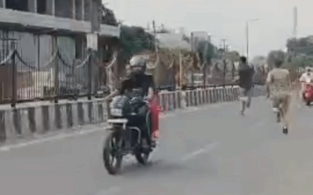 बोतलों में अवैध पेट्रोल बेचते दो आरोपी पकड़े, VIDEO:हापुड़ में पुलिस को देखते ही भागा एक, पीछा कर दबोचा; दोनों से पूछताछ जारी