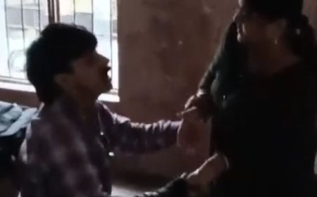 कोंच तहसील में महिला से मारपीट, हाथ में फ्रैक्चर:मुकदमे की तारीख पर आई थी, वीडियो सामने आने के बाद आरोपी पर FIR