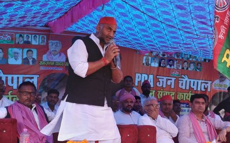 सपा नेताओं ने कहा- प्रदेश में बदलाव की लहर:बोले- 2027 में अखिलेश यादव के नेतृत्व में सरकार बनेगी, केशव प्रसाद मौर्य को बनाया स्टूल मंत्री