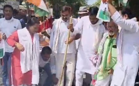 कांग्रेसियों ने CEC के खिलाफ प्रदर्शन कर पुतला फूंका:कानपुर देहात में वोटर लिस्ट और चुनाव आयोग की कार्यप्रणाली को लेकर विरोध