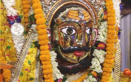 बाबा लाट भैरव को लगाई गई हल्दी, मांगी मनोकामना:वैवाहिक गीतों से गूंजा मंदिर परिसर, नृत्य - संगीत से श्रद्धालुओं ने लगायी हाजिरी