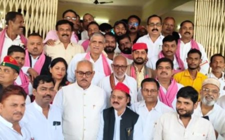 सपा ने एमएलसी चुनाव की तैयारियां तेज कीं:सोनभद्र में जिलाध्यक्ष की अध्यक्षता में हुई बैठक, शिक्षक-स्नातक प्रत्याशियों के लिए वोट मांगे