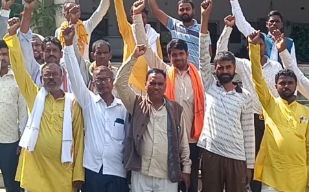 मंदिर के लिए दान जमीन की निजी नाम पर रजिस्ट्री:सोनभद्र में ग्रामीणों ने डीएम से लगाई गुहार, जांच टीम गठित कर करवाई का आश्वासन