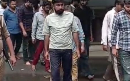 गरीबों के बैंक खाते लेकर साइबर ठगी करता था गैंग:13 गिरफ्तार, 53 सिम, 15 एटीएम और फर्जी दस्तावेज बरामद