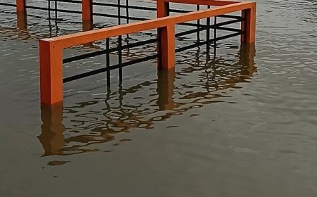 बस्ती में 3 दिन की बारिश से कुआनो नदी उफनाई:9 घंटे में 10 सेंटीमीटर बढ़ा जलस्तर, अमहट घाट की कई सीढ़ियां पानी में डूबीं