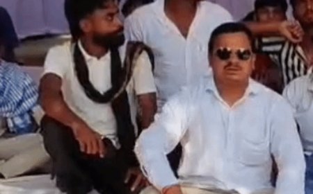 सभासदों ने पालिका की प्रतीकात्मक अर्थी निकाली, VIDEO:भ्रष्टाचार और कार्यप्रणाली के विरोध में प्रदर्शन, अनिश्चितकालीन धरने की चेतावनी