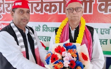 लखनऊ में सपा शिक्षक सभा की बैठक:बंद विद्यालयों को दोबारा खोलने, वित्तविहीन शिक्षकों के लिए कैशलेस इलाज की मांग