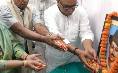 भगत सिंह की जयंती पर कांग्रेस मुख्यालय में श्रद्धांजलि:अजय राय बोले- उनका बलिदान और विचार युवा पीढ़ी के लिए हमेशा प्रेरणापुंज रहेंगे