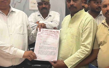 सफाई मजदूरों ने वेतन को लेकर सौंपा ज्ञापन:डीएम के नाम सिटी मजिस्ट्रेट को सौंपकर चार सूत्रीय मांगों पर कार्रवाई की मांग की