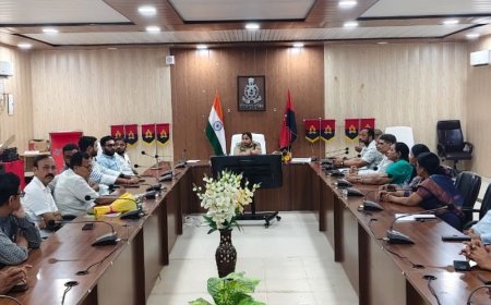मिर्जापुर में एसपी ने सर्राफा कारोबारियों से की बैठक:बोलीं- दुकानों में हाई क्वालिटी CCTV लगाएं, साइबर ठगी से रहें सावधान