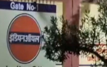 तेल डिपो के पास जमीन से निकले बुलबुले:देवरिया में पेट्रोल जैसी गंध से मचा लोगों में दहशत, भूमिगत पाइपलाइन से रिसाव की आशंका