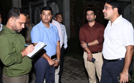 संभल डीएम ने गोरखनाथ मंदिर और हंसतीर्थ का जीर्णोद्धार देखा:लेबर बढ़ाकर दीपावली से पहले काम पूरा करने के निर्देश; पार्क और डिजिटल लाइब्रेरी के लिए जमीन चिह्नित