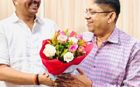 प्रयागराज के नए संयुक्त शिक्षा निदेशक बने डॉ. ब्रजेश मिश्र:उन्होंने कार्यभार संभाला, पूर्व जेडी आरएन विश्वकर्मा को विदाई दी गई