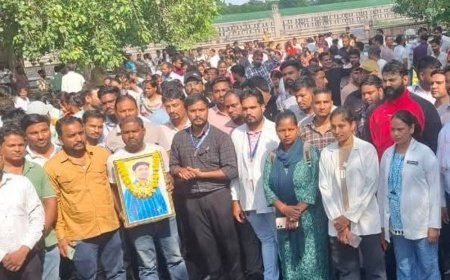 लखनऊ में सीएचओ का संयुक्त धरना:ईको गार्डन में डटे, नियमितीकरण समेत रखीं 9 मांगें