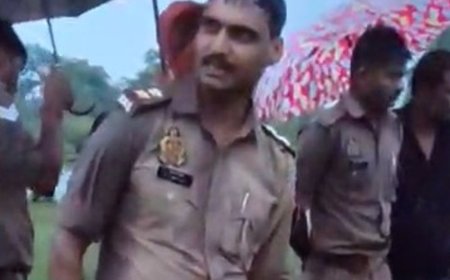 2 दिन से लापता युवक का नदी में मिला शव:सीतापुर में पुल पर खड़ी थी बाइक, पत्नी से विवाद के बाद घर से गायब था