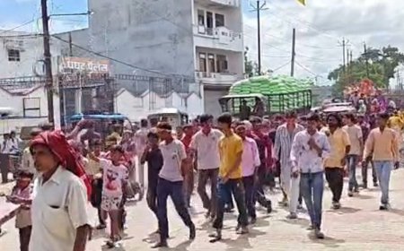 फर्रुखाबाद में 55 गणेश प्रतिमाओं का विसर्जन हुआ:धूमधाम से निकलीं शोभायात्राएं, पांचाल घाट पर भू विसर्जन किया गया