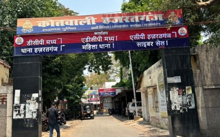 हजरतगंज थाने पहुंचे राष्ट्रीय मानवाधिकार आयोग के सदस्य:45 मिनट किया निरीक्षण, काफिला पहुंचते ही पुलिसकर्मियों में मची हलचल