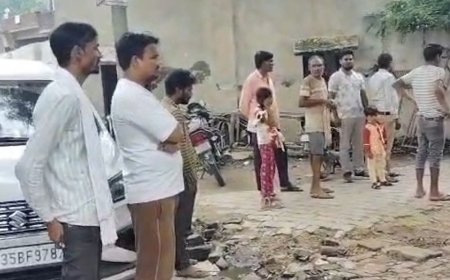 20 स्कूलों के निरीक्षण में 15 शिक्षक-शिक्षामित्र अनुपस्थित:उन्नाव में कार्रवाई के निर्देश दिए, भैंस हटवाई और अवैध कब्जा खाली कराया