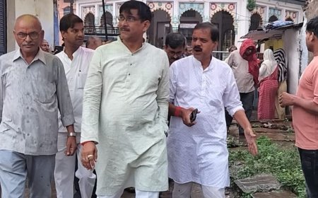 मिर्जापुर में नगर पालिका बनाएगी 3 मंजिला शॉपिंग कॉम्प्लेक्स:सिटी कोतवाली के सामने पालिकाध्यक्ष ने किया भूमि पूजन, मिलेंगी कई सुविधाएं
