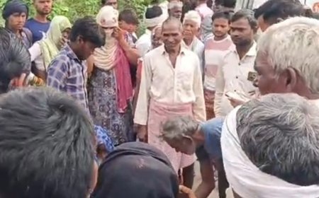 हाथरस में सड़क हादसे में बुजुर्ग की मौत:कोर्ट जाते समय अज्ञात वाहन ने मारी थी टक्कर, 1 महीने पहले बेटे की भी गई थी जान