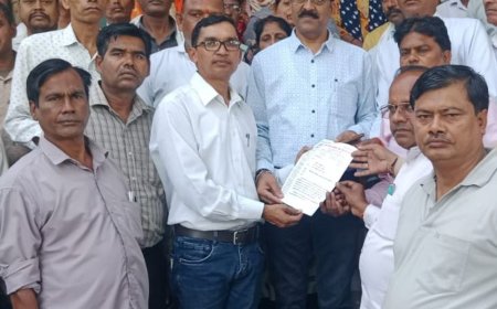 शिक्षामित्रों ने मुख्यमंत्री को पांच मांगों का ज्ञापन सौंपा:26 साल की सेवा के बाद नियमितीकरण, मानदेय वृद्धि और विशेष टीईटी की मांग