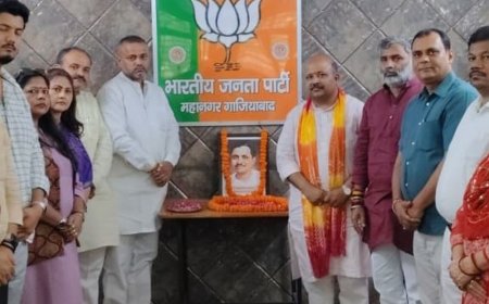 भाजपाइयों ने दीनदयाल उपाध्याय जयंती मनाई:महानगर अध्यक्ष मयंक गोयल बोले- राष्ट्र निर्माण में उनका योगदान भूला नहीं जा सकता