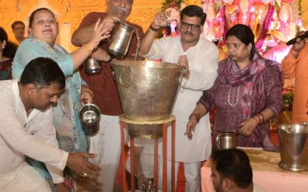 झूलेलाल वाटिका में बप्पा का 1008 नामों से महाभिषेक:108 किलो का मोदक रहा मुख्य आकर्षण, सैकड़ों श्रद्धालुओं ने लिया भाग