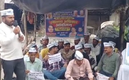 पीलीभीत में स्वास्थ्य सेवाओं की बदहाली पर 'आप' का धरना:जंगल से सटे इलाकों में 24 घंटे सुविधाएं बहाल करने की मांग