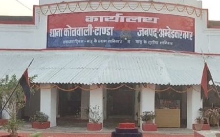 टांडा कोतवाली के 40 आवासीय भवनों में गड़बड़ी, एई निलंबित:निर्माण में लापरवाही पर कार्रवाई, प्रभारी अधिशासी अभियंता से 15 दिन में मांगा जवाब