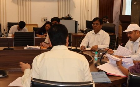 डीएम ने स्वच्छता समिति की बैठक में निर्देश दिए:व्यक्तिगत शौचालय निर्माण का फिर से सर्वे कराएं, प्लास्टिक वेस्ट यूनिट भी जल्द चालू करें