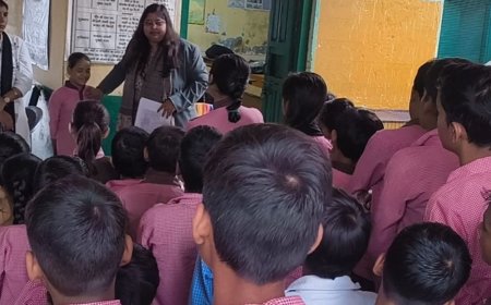 हापुड़ में विद्यार्थियों को पॉक्सो कानून की जानकारी दी:सुरक्षित स्पर्श से लेकर साइबर सुरक्षा तक समझाए अधिकार