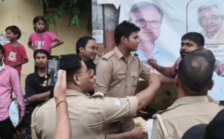 आरक्षण के मुद्दे पर बीएचयू में NSUI का प्रदर्शन:सिंहद्वार पर पुलिस-सुरक्षाकर्मियों से नोकझोंक