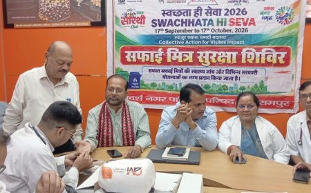 बलरामपुर में सफाई मित्रों के लिए सुरक्षा शिविर लगा:स्वास्थ्य जांच हुई और सुरक्षा किट बांटी गईं, अधिकारियों ने योजनाओं की जानकारी दी