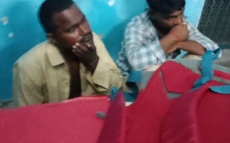 कासगंज में रेलकर्मी को यात्री ने दांत से काटा:कासगंज में फर्स्ट AC में जबरन घुस रहे थे; अंगूठे और बांह पर काटा, GRP ने दर्ज किया केस