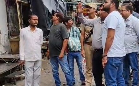 उन्नाव में जर्जर मकानों पर कार्रवाई:सिटी मजिस्ट्रेट ने 50 मकान किए चिन्हित, नोटिस के बाद भी खतरा