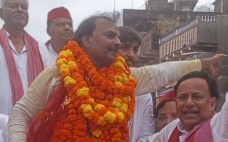 सपा के नए जिलाध्यक्ष सुनील मौर्य का जोरदार स्वागत:लखनऊ से बलिया पहुंचे, बोले- 2027 में 7 सीटें जीतना लक्ष्य