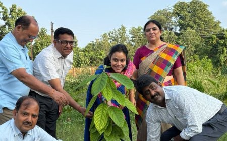 गोरखपुर में भगत सिंह जयंती मनाई:युवा चेतना वाटिका में पौधा लगाकर दिया हरित भविष्य का संदेश
