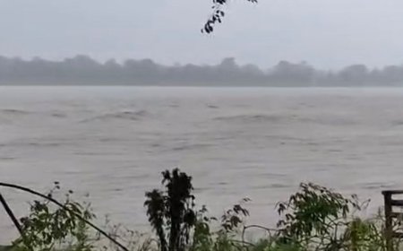 महराजगंज में गंडक बैराज पर 4 लाख क्यूसेक पानी पहुंचा:नेपाल के देवघाट से 4.78 लाख क्यूसेक डिस्चार्ज, निचले इलाकों में बाढ़ का खतरा