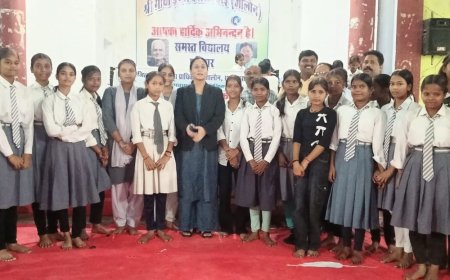 जालौन के गांधी इंटर कॉलेज में कानूनी साक्षरता शिविर:छात्रों को महिला-बाल अधिकार, श्रमिक कानून सहायता की दी जानकारी