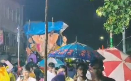 बारिश के बीच देर रात तक गणेश प्रतिमाओं का विसर्जन:बहराइच में 'गणपति बप्पा मोरया' के जयकारों के साथ दी गई विदाई