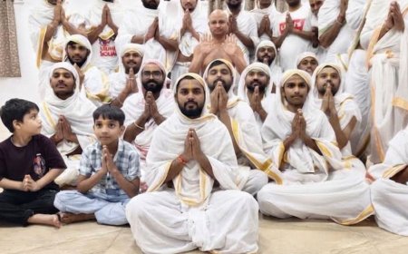 आशियाना के जैन मंदिर में क्षमावाणी पर्व:शोभायात्रा के बाद भगवान महावीर का अभिषेक, श्रद्धालुओं ने मनमुटाव खत्म कर मांगी क्षमा