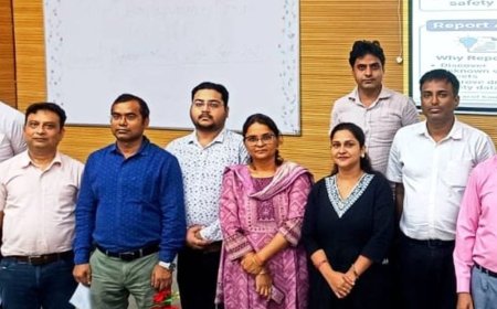 दवाओं के सुरक्षित इस्तेमाल पर दिया जोर:कौशांबी मेडिकल कॉलेज में फार्माकोविजिलेंस की हुई संगोष्ठी, डॉ बोले- मरीजों की सुरक्षा के लिए निगरानी जरूरी