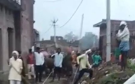 ईंट भट्टे की लेबर को लेकर भिड़े दो पक्ष:फर्रुखाबाद में धीमर नगला में लाठी-डंडे चले और फायरिंग हुई, विवाद का वीडियो आया सामने